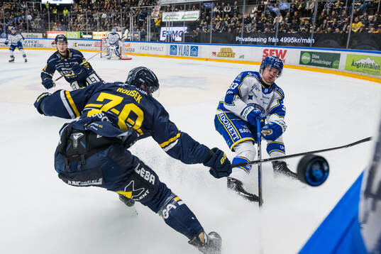 HV71s Lukas Rousek och Leksands Olle Strandell