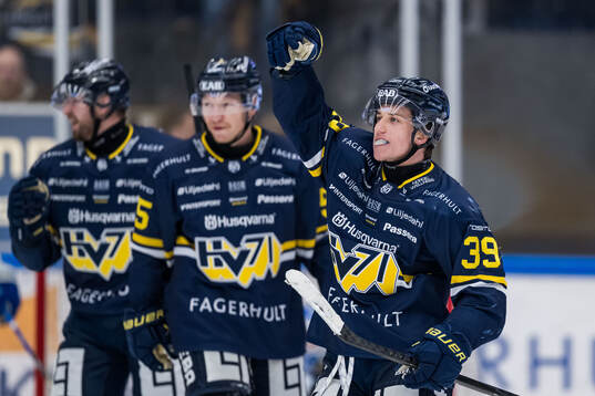 HV71s Jamiro Reber jublar