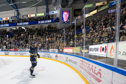 HV71s Andreas Borgman jublar