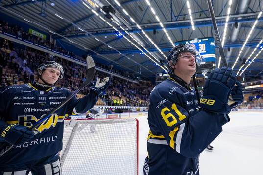 HV71s Axel Rindell jublar