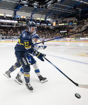 HV71s Jonathan Ang och Leksands Olle Strandell