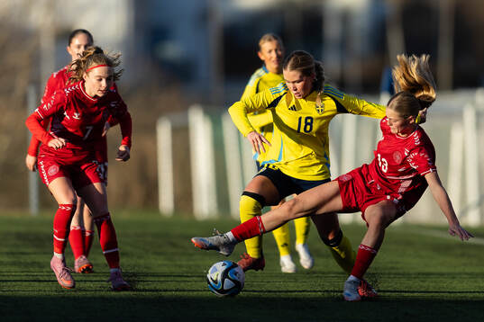 Sveriges Ronia Åbrink och Danmarks Victoria Chitham