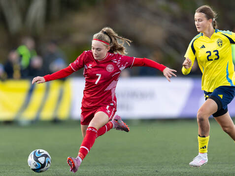 Danmarks Olivia Krogsgaard Mikkelsen och Sveriges Moa