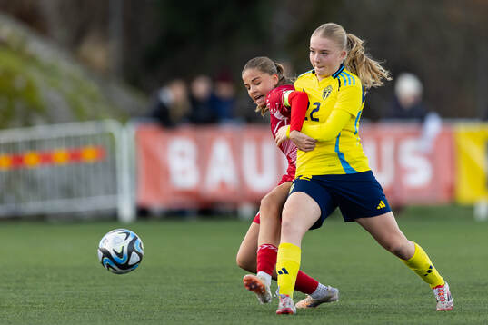 Sveriges Vera Norberg och Danmarks Josephine Behrmann Lamp
