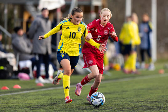 Sveriges Isabelle Fagerlund och Danmarks Caroline Pors