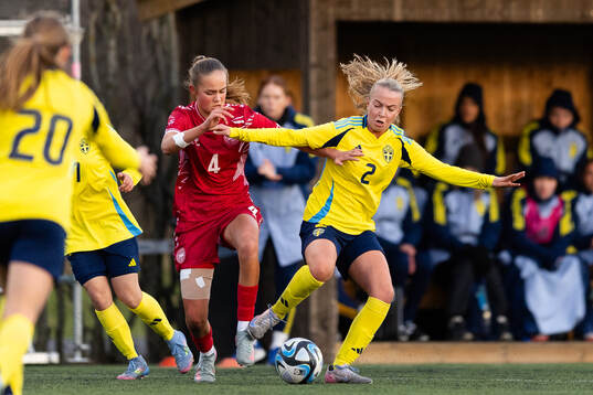 Danmarks Sarah Lindorff Vinther och Sveriges Lisen Wilson