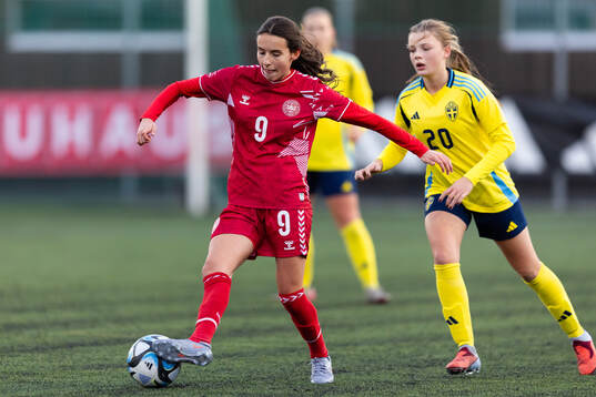 Danmarks Elisa Aslani och Sveriges Lily Berglund