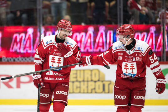 Timrås Emil Pettersson och Jonathan Dahlén jublar