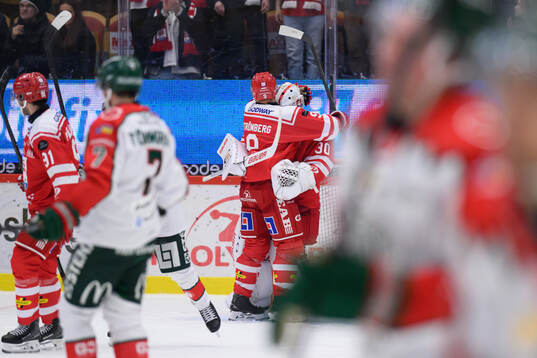 Timrås målvakt Jacob Johansson och Didrik Strömberg