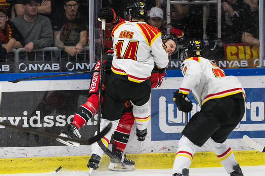 Brynäs Robert Hägg och Luleås Brendan Shinnimin