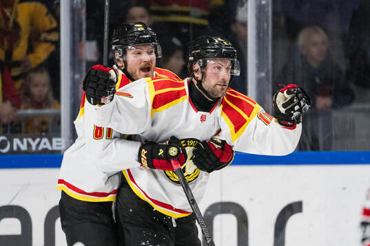 Brynäs Kieffer Bellows och Johan Larsson jublar