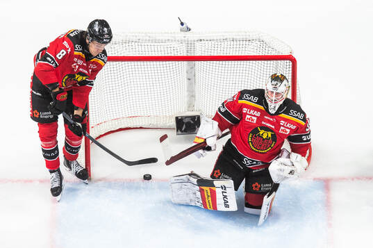 Luleås William Håkansson och målvakt Joel Lassinantti