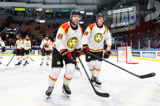 Brynäs Greg Scott och Jakob Silfverberg jublar
