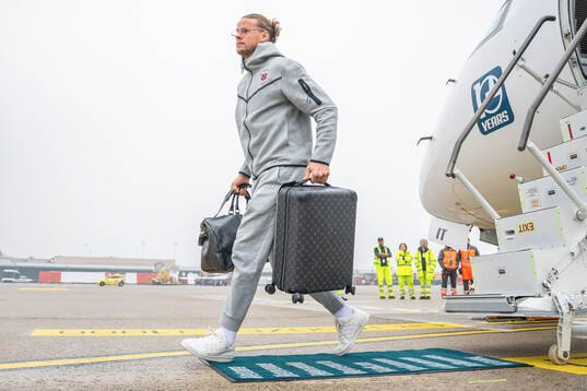 Goalkeeper Ørjan Håskjold Nyland arrives at Milano