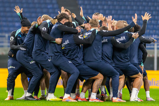 Antonio Nusa and players of the Norwegian national football