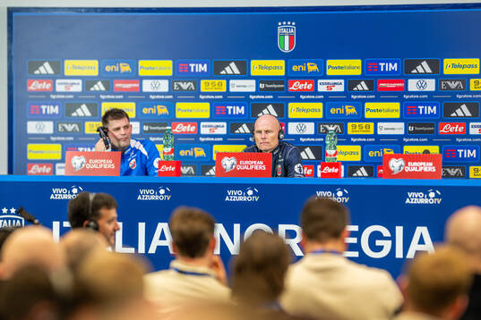 Press officer Morten Morisbak Skjønsberg and head coach
