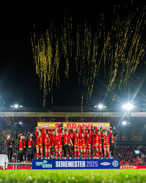 Players of Brann celebrates with the trophy