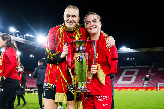 Selma Panengstuen and Monica Isaksen of Brann celebrates