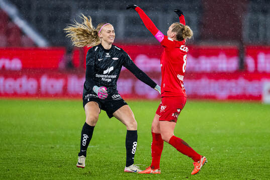 Selma Panengstuen and Karoline Haugland of Brann celebrates