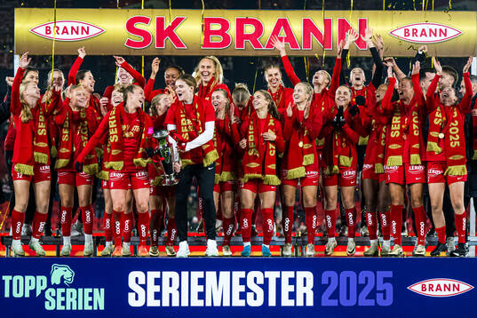 Players of Brann celebrates with the trophy