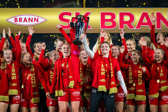 Karoline Haugland and Signe Gaupset of Brann celebrates