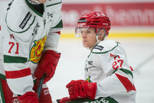 Moras Hampus Larsson innan ishockeymatchen i