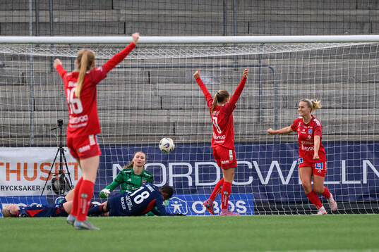 Linköpings Sara Eriksson och Lilli Halttunen jublar