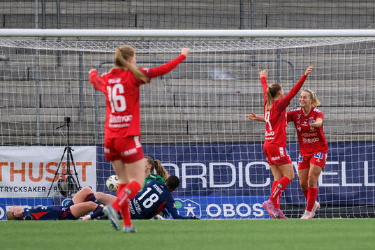 Linköpings Sara Eriksson och Lilli Halttunen jublar