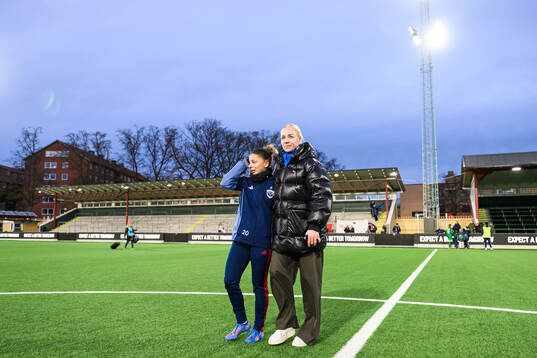 Rosengårds Mikaela Stojanovska och fotbollschef Caroline