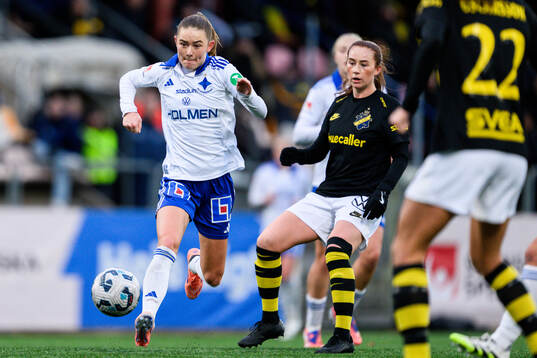 IFK Norrköpings Svea Rehnberg och AIKs Ella Reidy