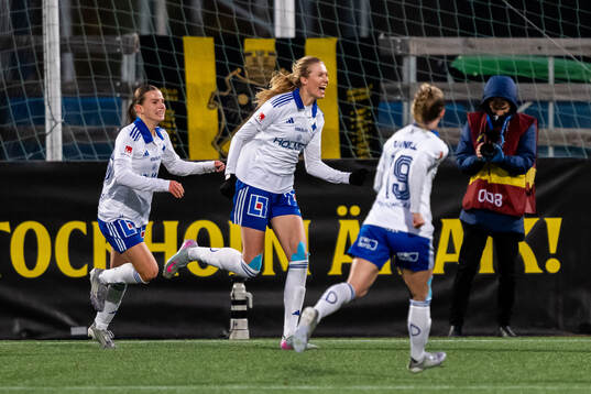 IFK Norrköpings Ebba Handfast jublar