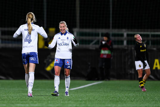IFK Norrköpings Julia Karlernäs jublar