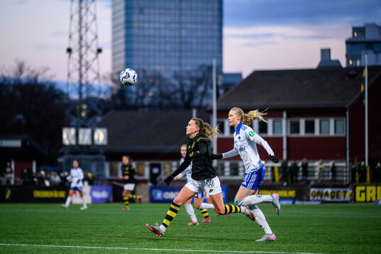 AIKs Adelisa Grabus och IFK Norrköpings Ebba Handfast