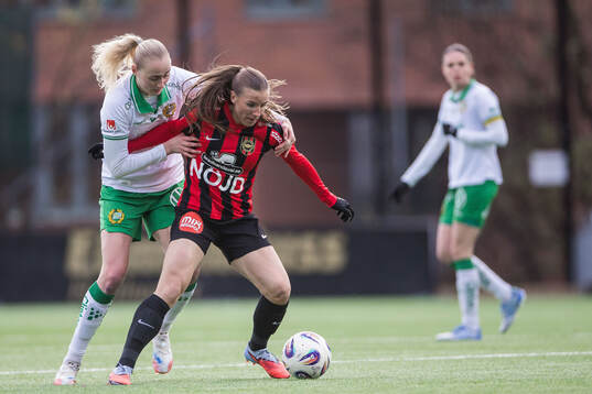 Hammarbys Emilie Bragstad och Brommapojkarnas Louise