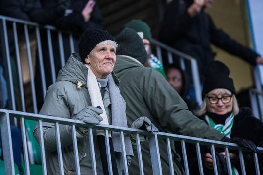 Pia Sundhage på läktaren