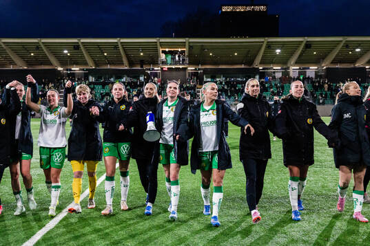 Hammarbys spelare jublar