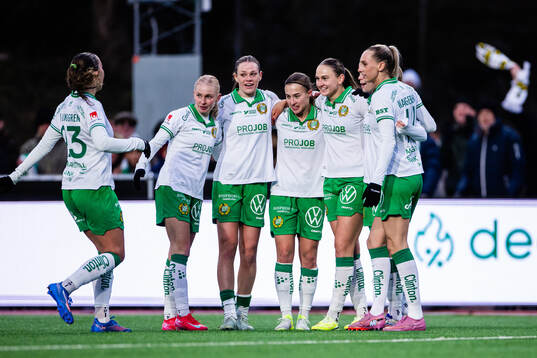 Hammarbys Vilde Hasund jublar med Athinna Persson Lundgren,