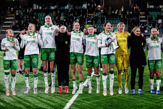 Hammarbys spelare jublar