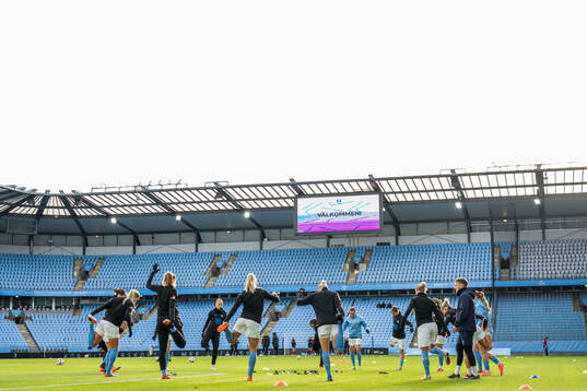 Malmö FFs spelare värmer upp