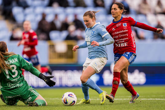 Malmö FFs Katariina Kosola och Vittsjös Elisabet Klinga