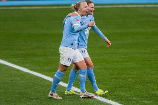 Malmö FFs Nathalie Hoff Persson och Katariina Kosola jublar
