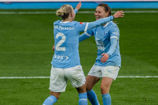 Malmö FFs Nathalie Hoff Persson och Katariina Kosola jublar