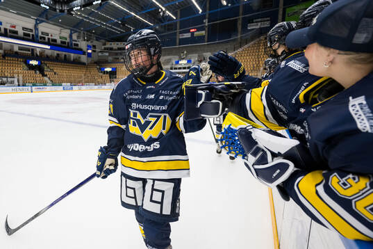 HV71s Silke Glud jublar