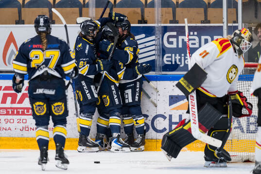 HV71s Silke Glud jublar