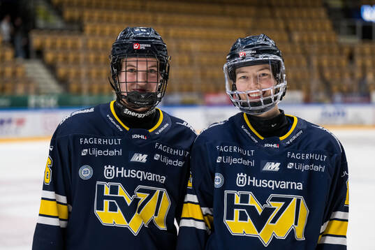 HV71s Beatrice Hjälm och Sunna Bjorgvinsdottir