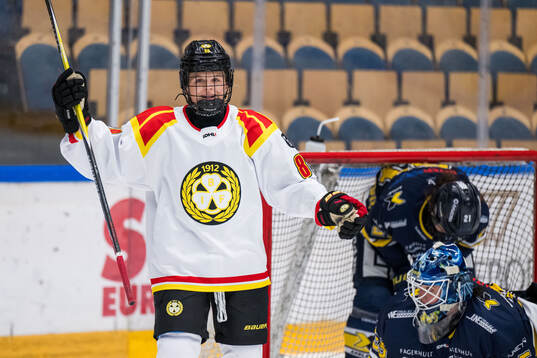 Brynäs Jenniina Nylund jublar