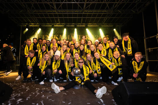 Bläddra bland fler bilder av Fotboll, Damallsvenskan, Häcken, Guldfirande 