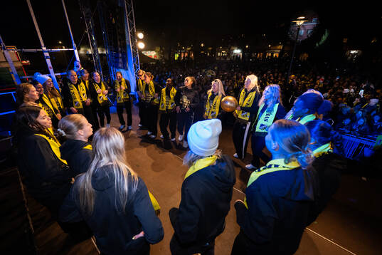 Spelarna dansar