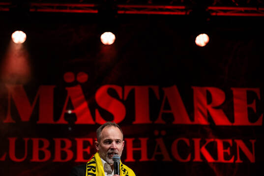 Sportchef Christian Lundström talar