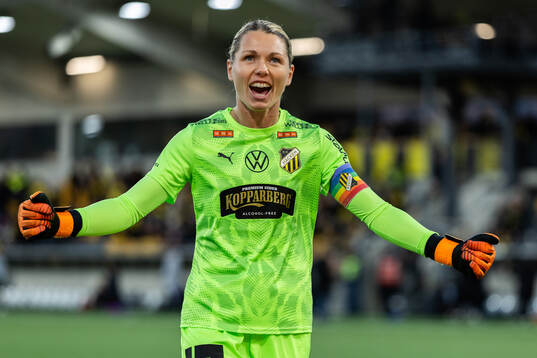 Häckens målvakt Jennifer Falk jublar